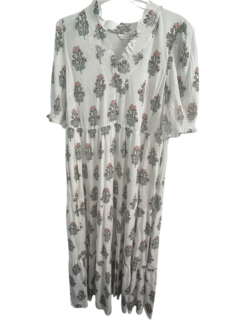 Crown & Ivy White Floral V-Neck Maxi Dress with Pockets - Picture 2 of 9